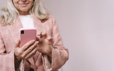15 ідей, як зробити телефон для бабусі по-справжньому зручним