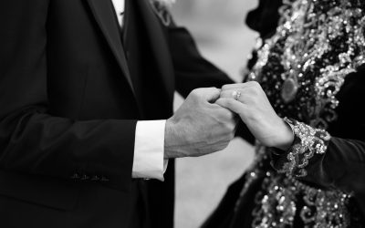 27 років весілля: як називається річниця, що подарувати та найкращі привітання з червоного дерева