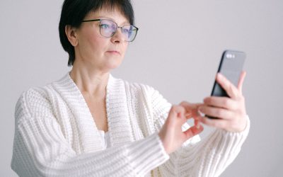 Телефон для бабусі: 5 кроків до простого і зручного апарата