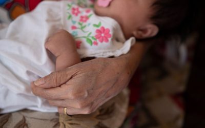 Привітання з народженням внучки: 16 теплих слів для щасливих бабусь і дідусів