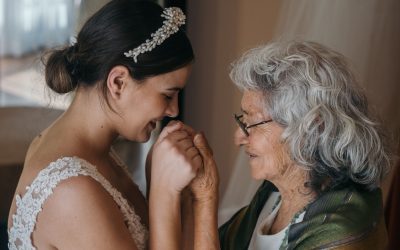 Привітання з днем народження бабусі: 19 ніжних слів від онуків