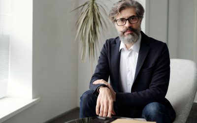 Привітання з днем народження директору-чоловіку: офіційні, теплі та урочисті тексти від колективу