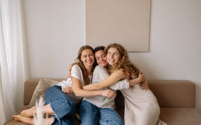 Привітання для невістки: теплі слова від свекрухи та родини