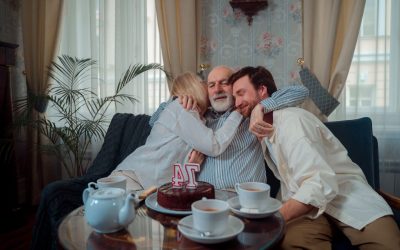 Привітання з днем народження літній жінці: щирі слова шани