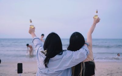 Привітання з Днем молоді: теплі слова для друзів, колег і всіх, хто молодий душею