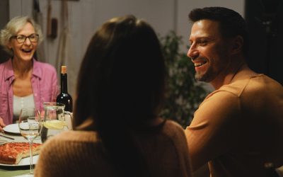 Жартівливі завдання для гостей за столом: 30 ідей для веселого застілля