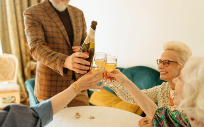 Смішні тости на день народження: підбірка жартівливих привітань для будь-якої компанії