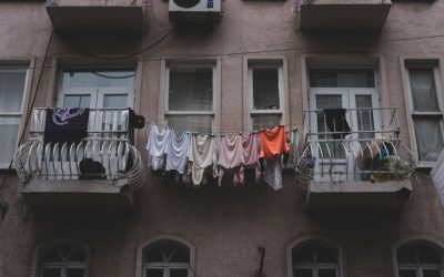 Сушка білизни без сушарки: правила економії часу