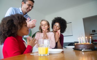 Зворушливі привітання племінниці з Днем народження: теплі слова від тітки і дядька