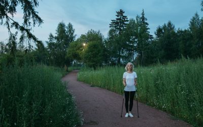 Як зробити скандинавську ходьбу щоденною звичкою: повний гід